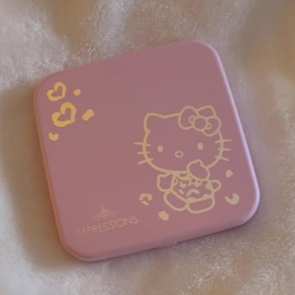 Hello Kitty Compact Mirror - Picture 4 of 4